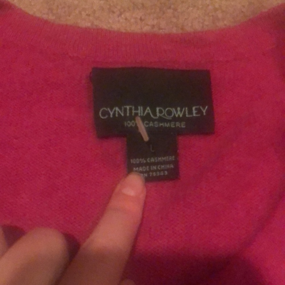 Incredibly soft cashmere cardigan. Great condition - Picture 3 of 4